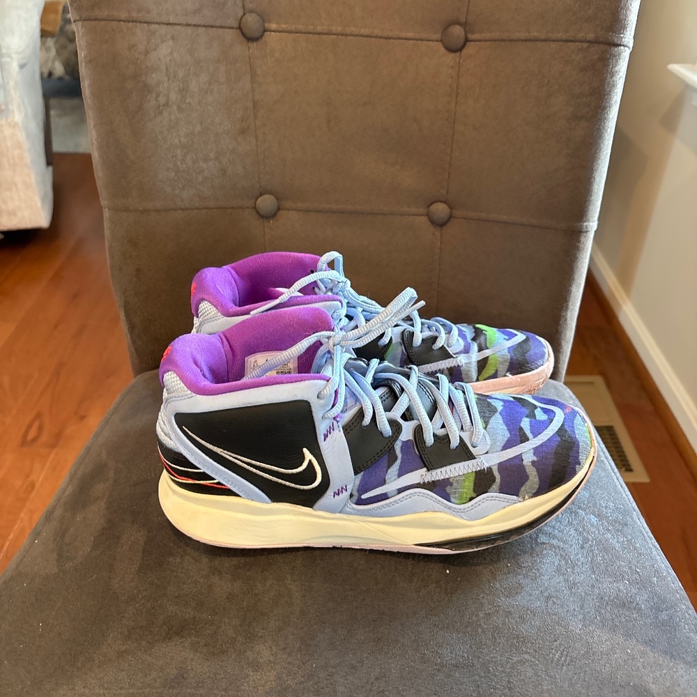 Men’s Nike Kyrie Infinity Aluminum Sneakers Size 9.5M